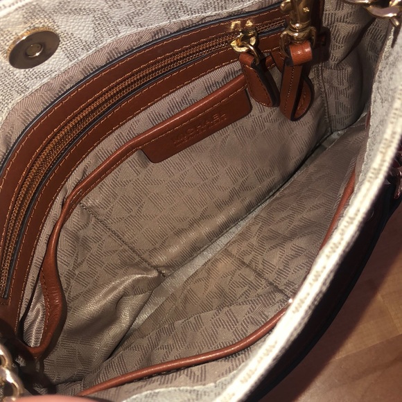 Authentic Michael Kors Purse - Picture 3 of 4